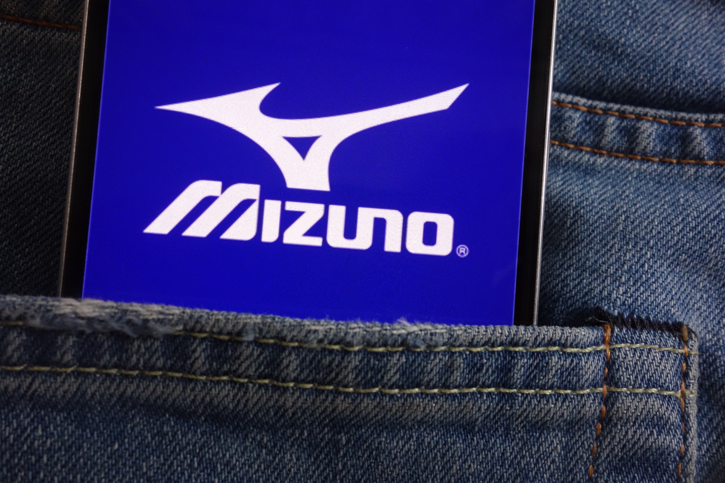 mizuno_104526913_m.jpg